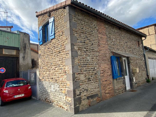 Maison à MARINGUES