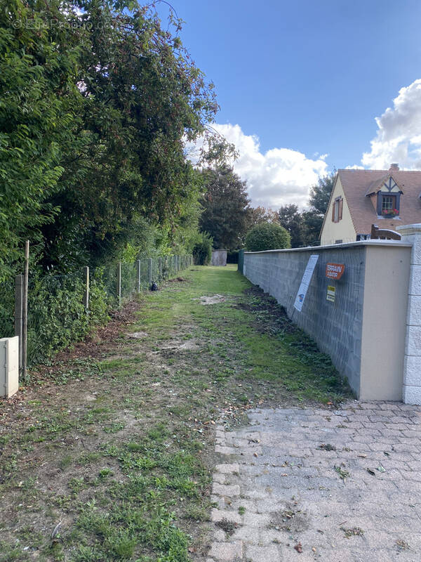 Terrain à LE FRESNE-CAMILLY