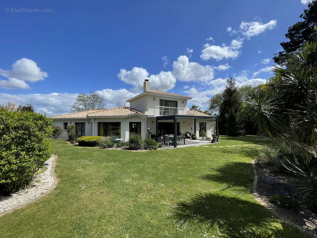 Maison à SAINT-PHILBERT-DE-GRAND-LIEU