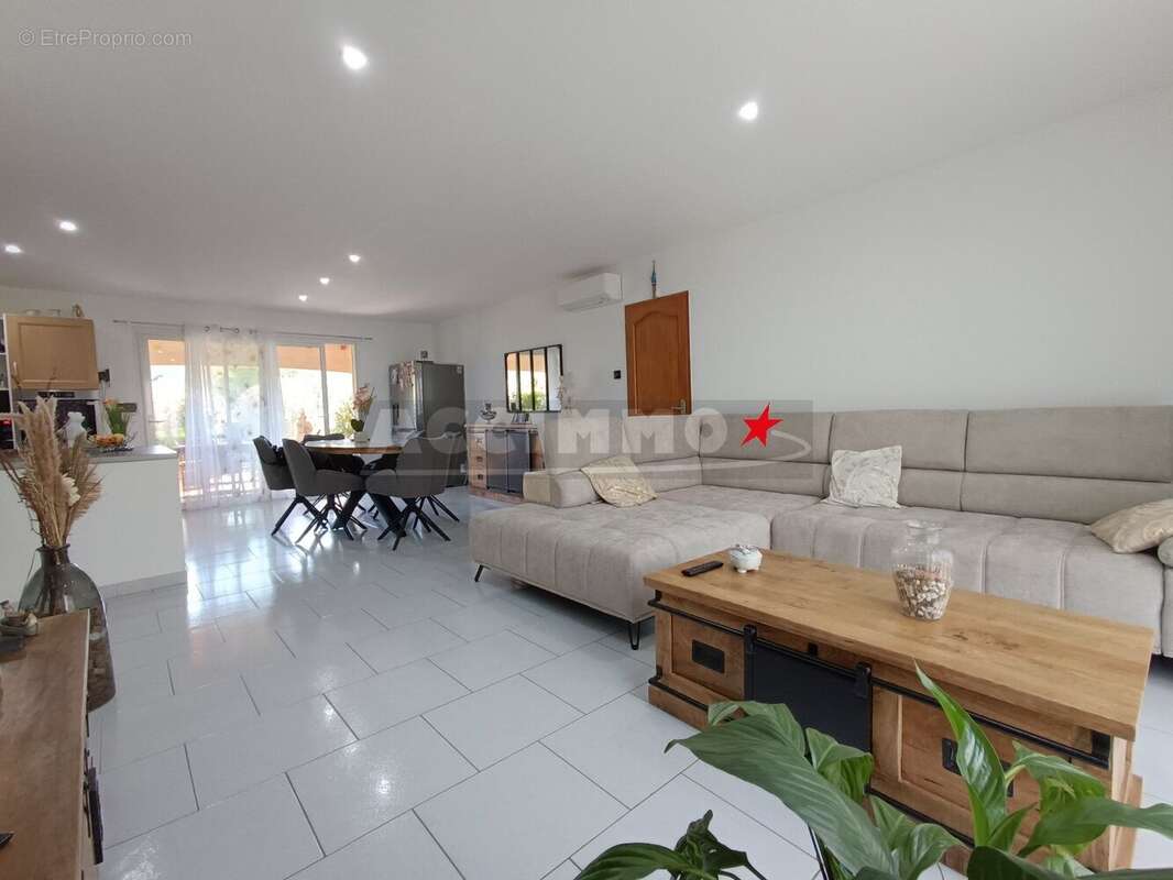 Maison à LABRUGUIERE