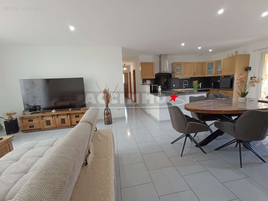 Maison à LABRUGUIERE