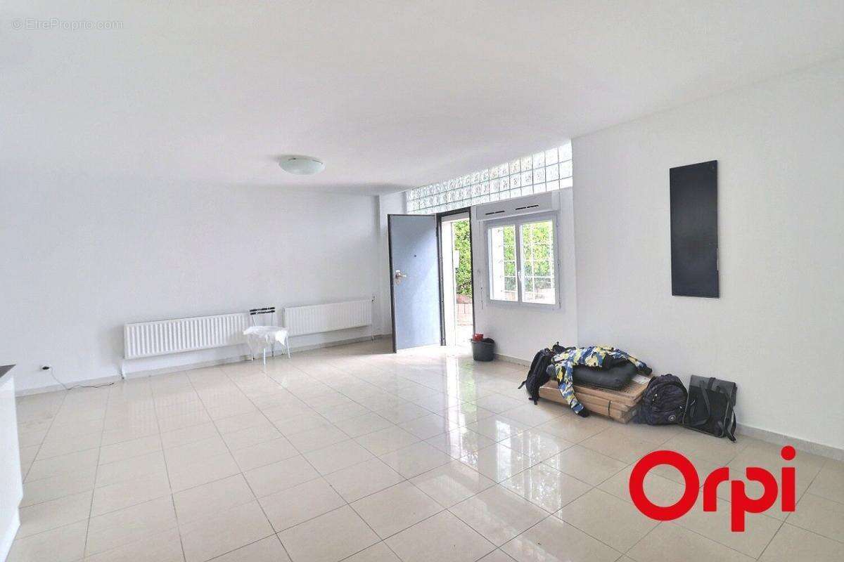 Commerce à MARSEILLE-15E