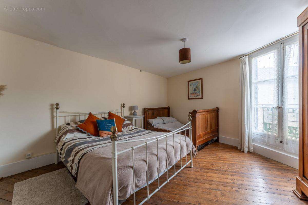 Maison à NANTEUIL-EN-VALLEE