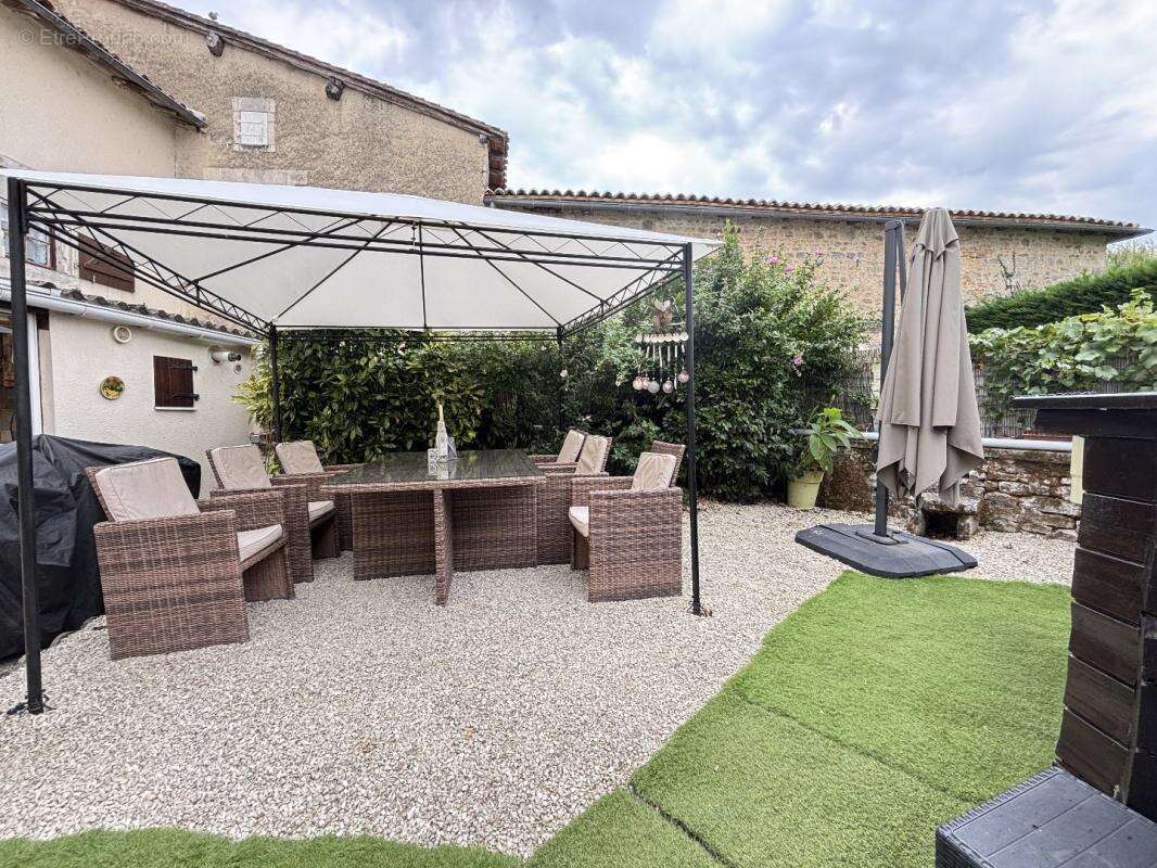 Maison à NANTEUIL-EN-VALLEE