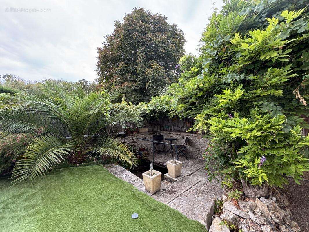 Maison à NANTEUIL-EN-VALLEE