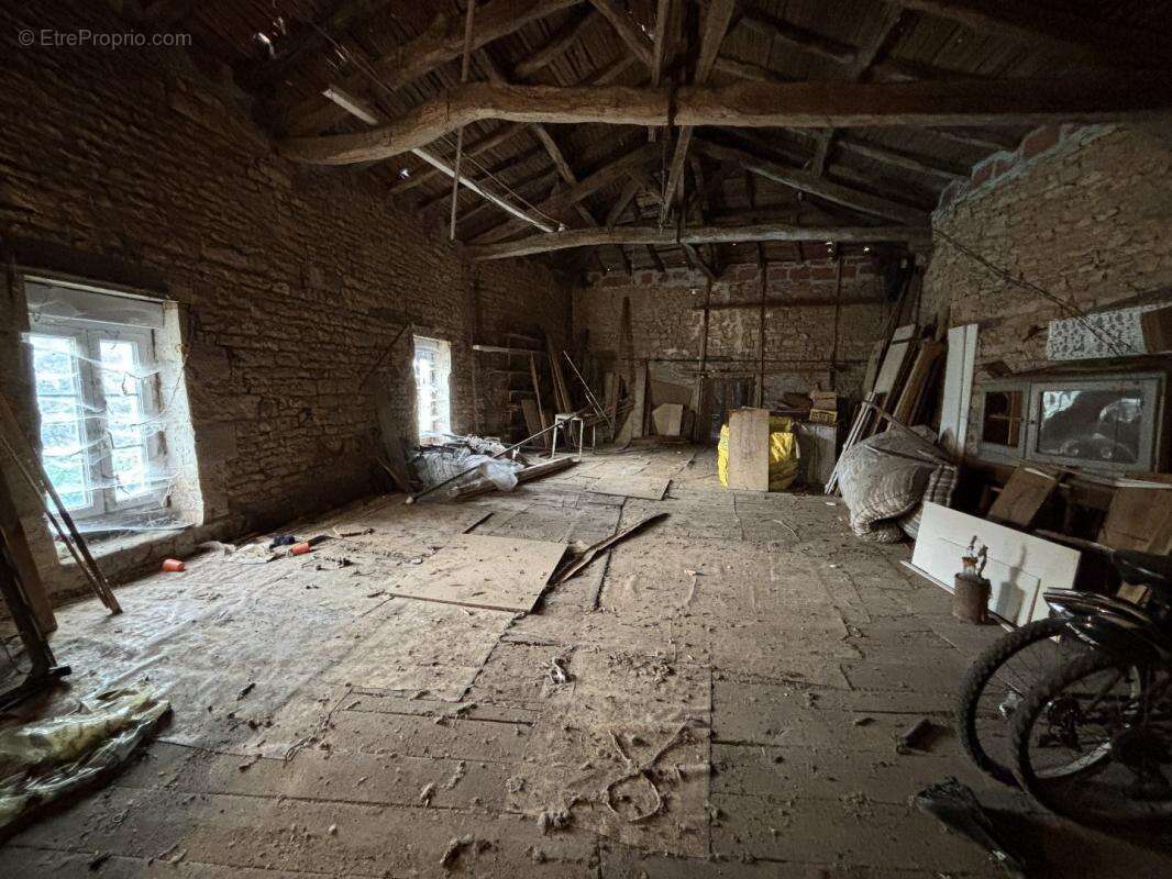 Maison à NANTEUIL-EN-VALLEE