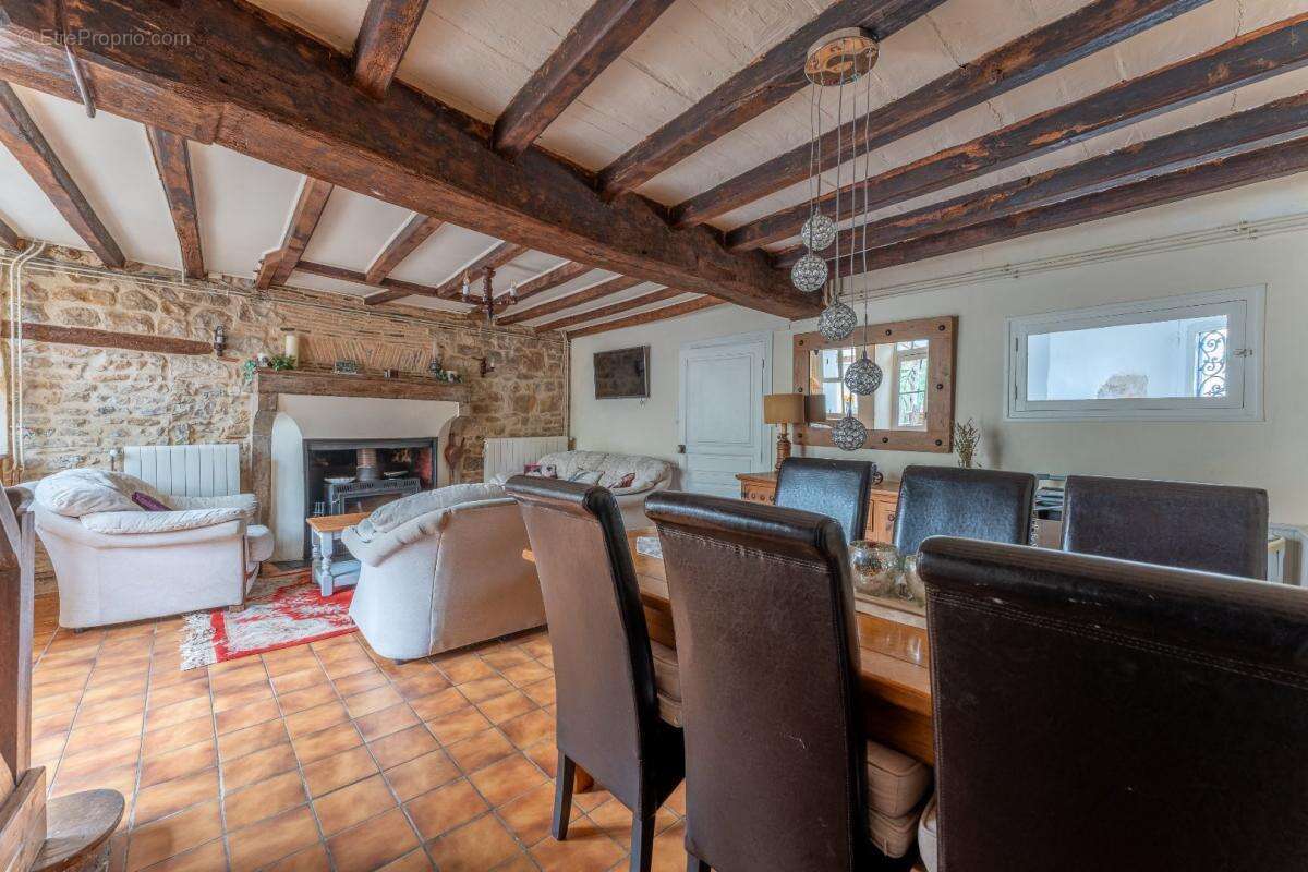 Maison à NANTEUIL-EN-VALLEE