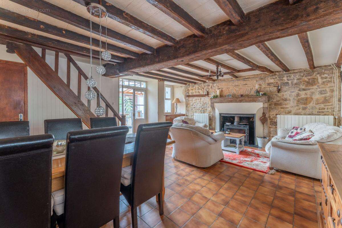 Maison à NANTEUIL-EN-VALLEE