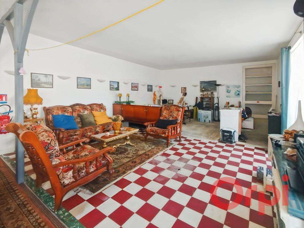 Maison à BESSAIS-LE-FROMENTAL