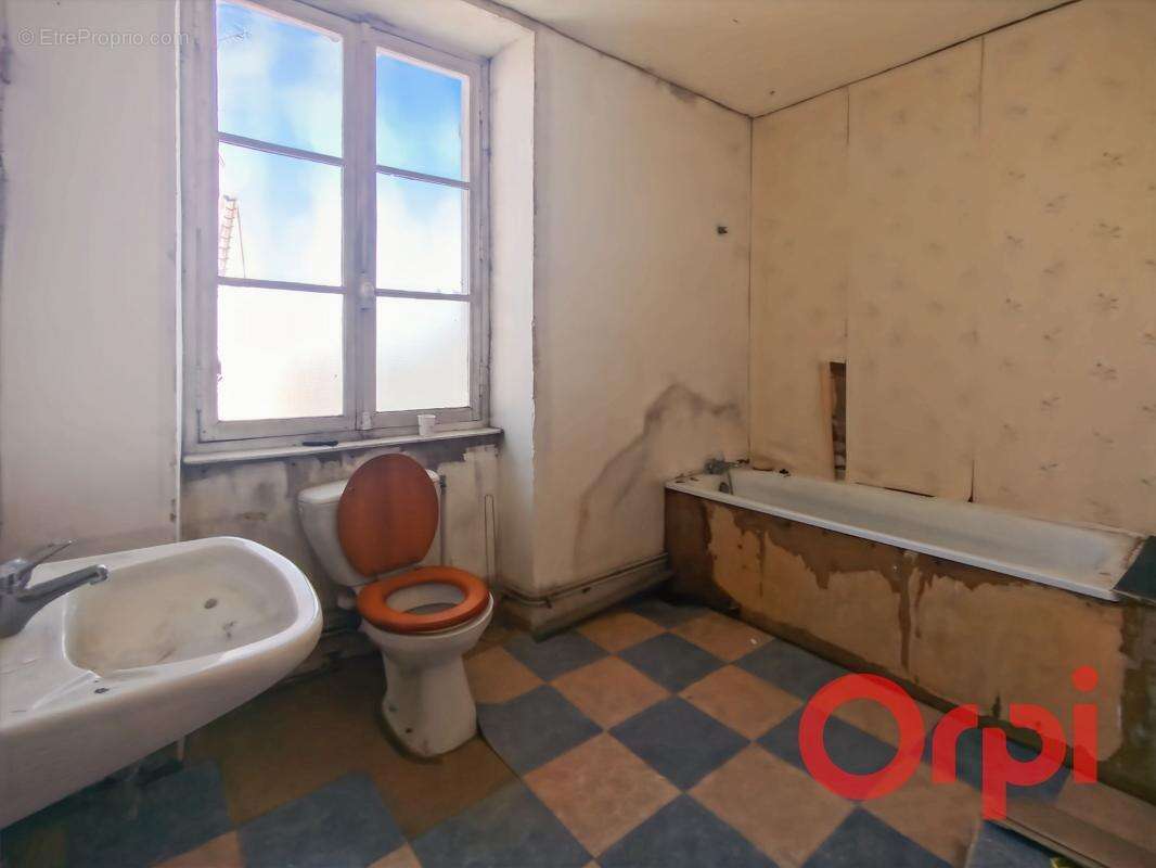 Maison à BESSAIS-LE-FROMENTAL