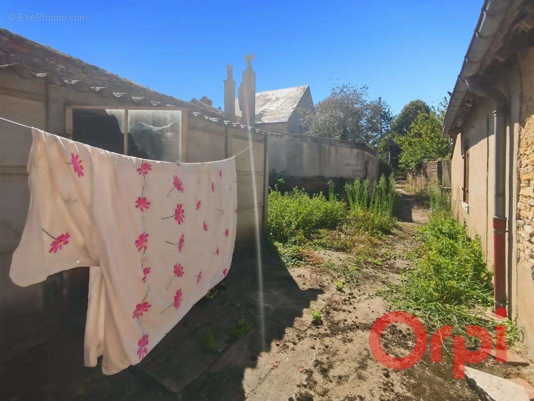 Maison à BESSAIS-LE-FROMENTAL