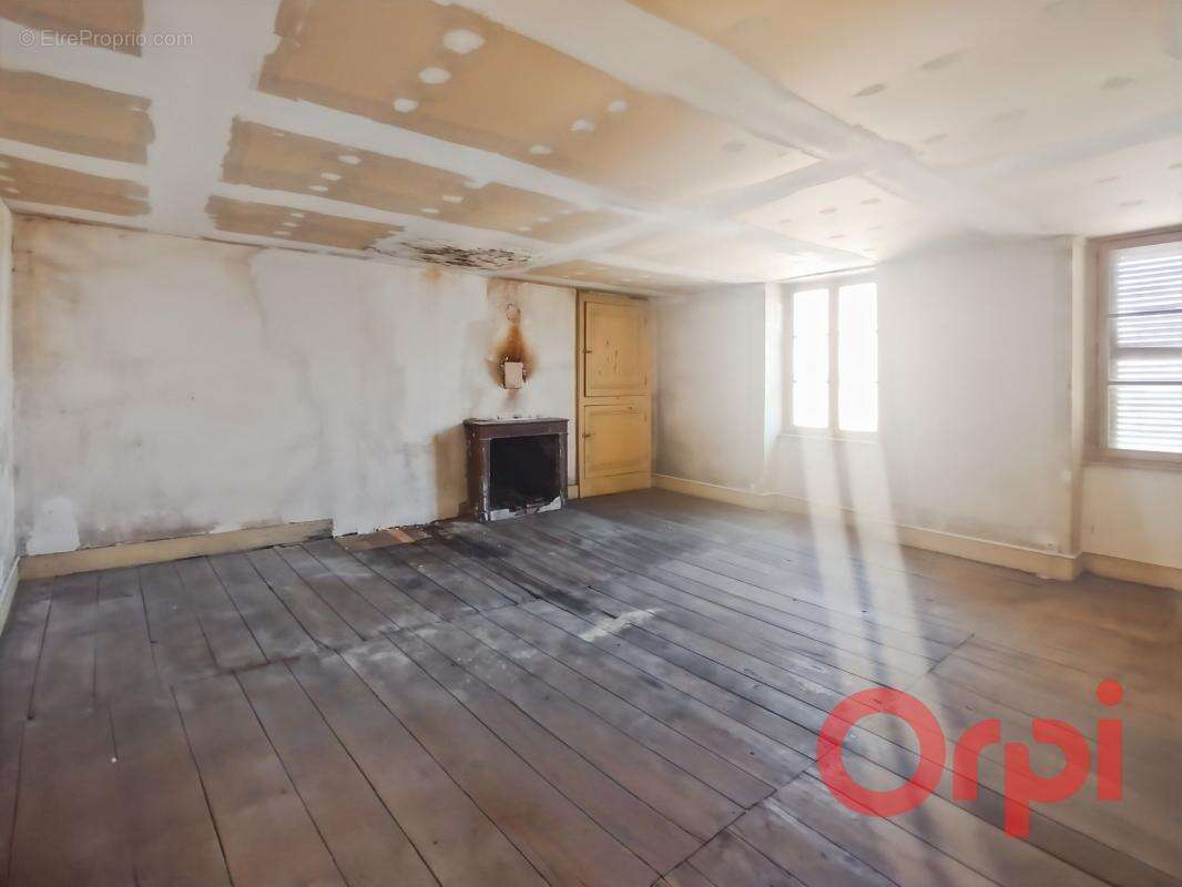 Maison à BESSAIS-LE-FROMENTAL