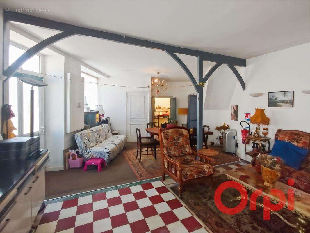 Maison à BESSAIS-LE-FROMENTAL