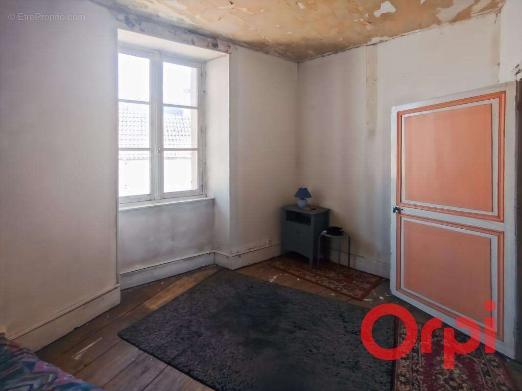 Maison à BESSAIS-LE-FROMENTAL