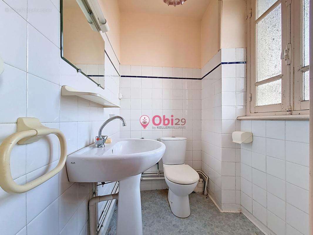 Maison à CHATEAUNEUF-DU-FAOU