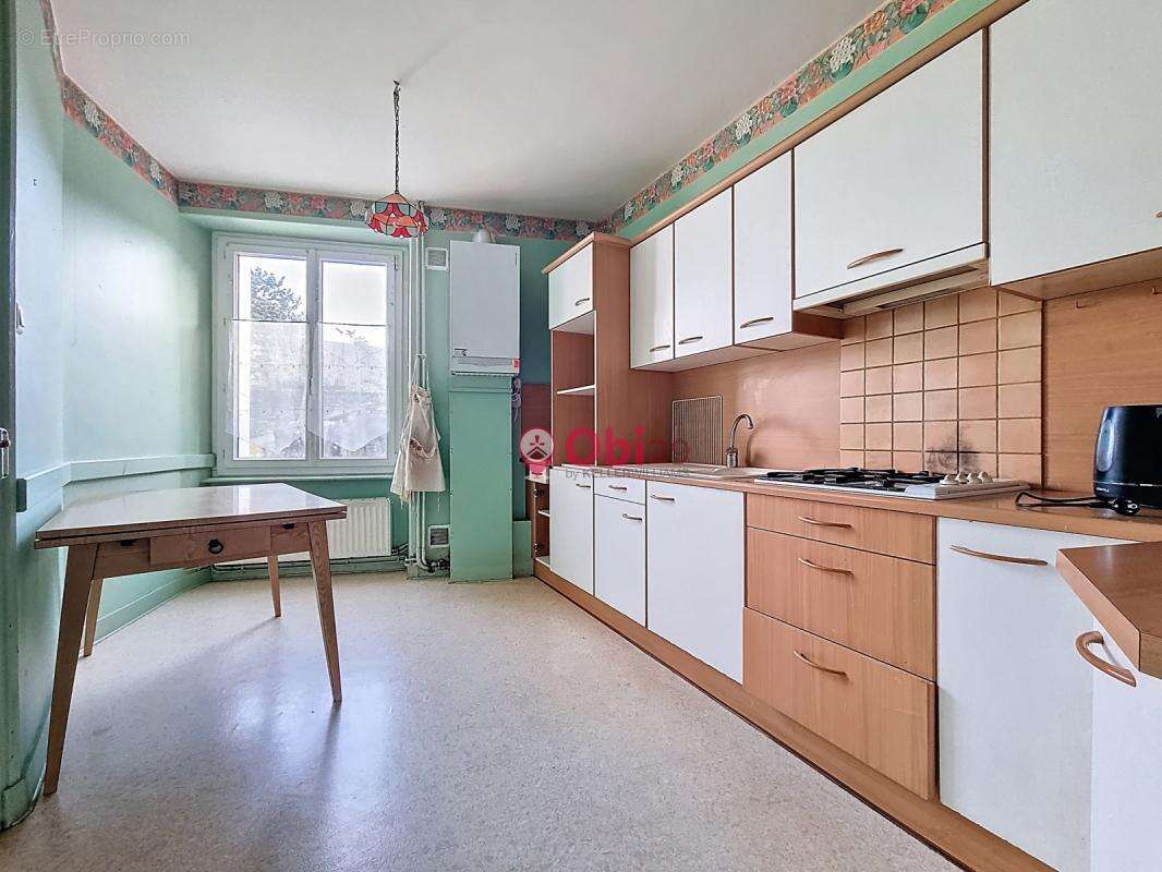 Maison à CHATEAUNEUF-DU-FAOU