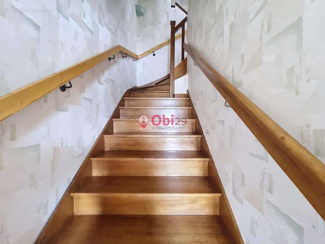 Maison à CHATEAUNEUF-DU-FAOU