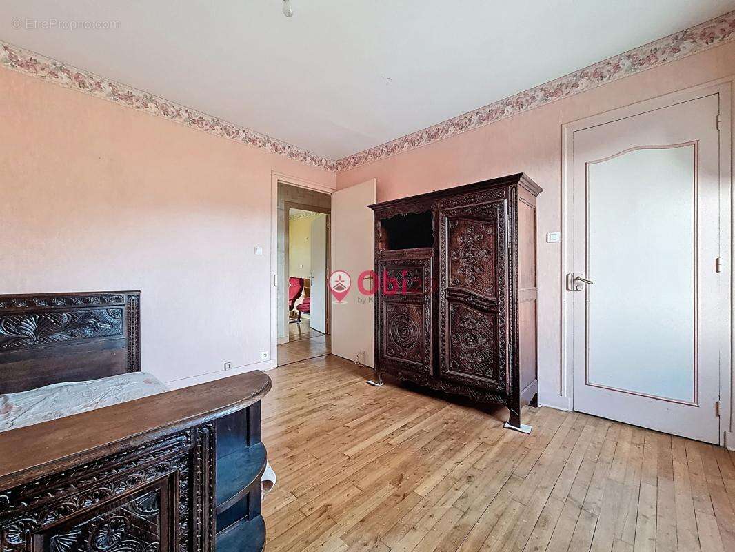 Maison à CHATEAUNEUF-DU-FAOU