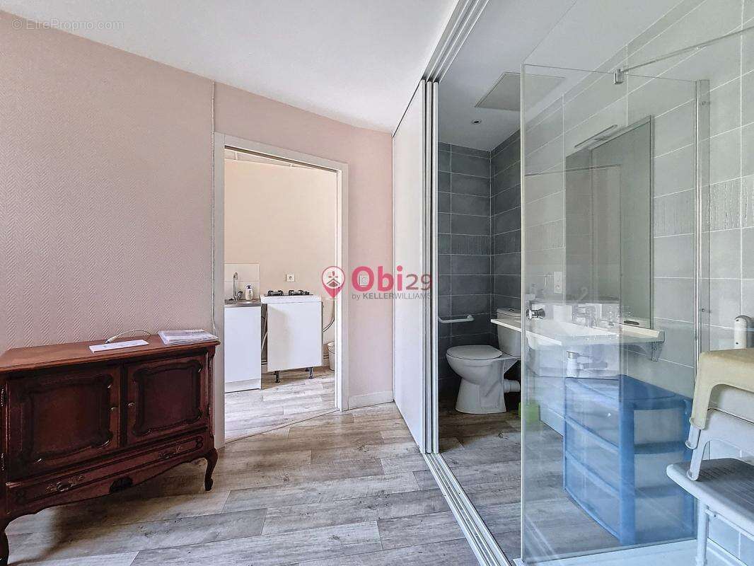 Maison à CHATEAUNEUF-DU-FAOU