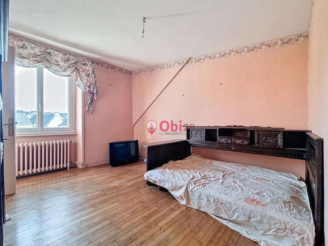 Maison à CHATEAUNEUF-DU-FAOU