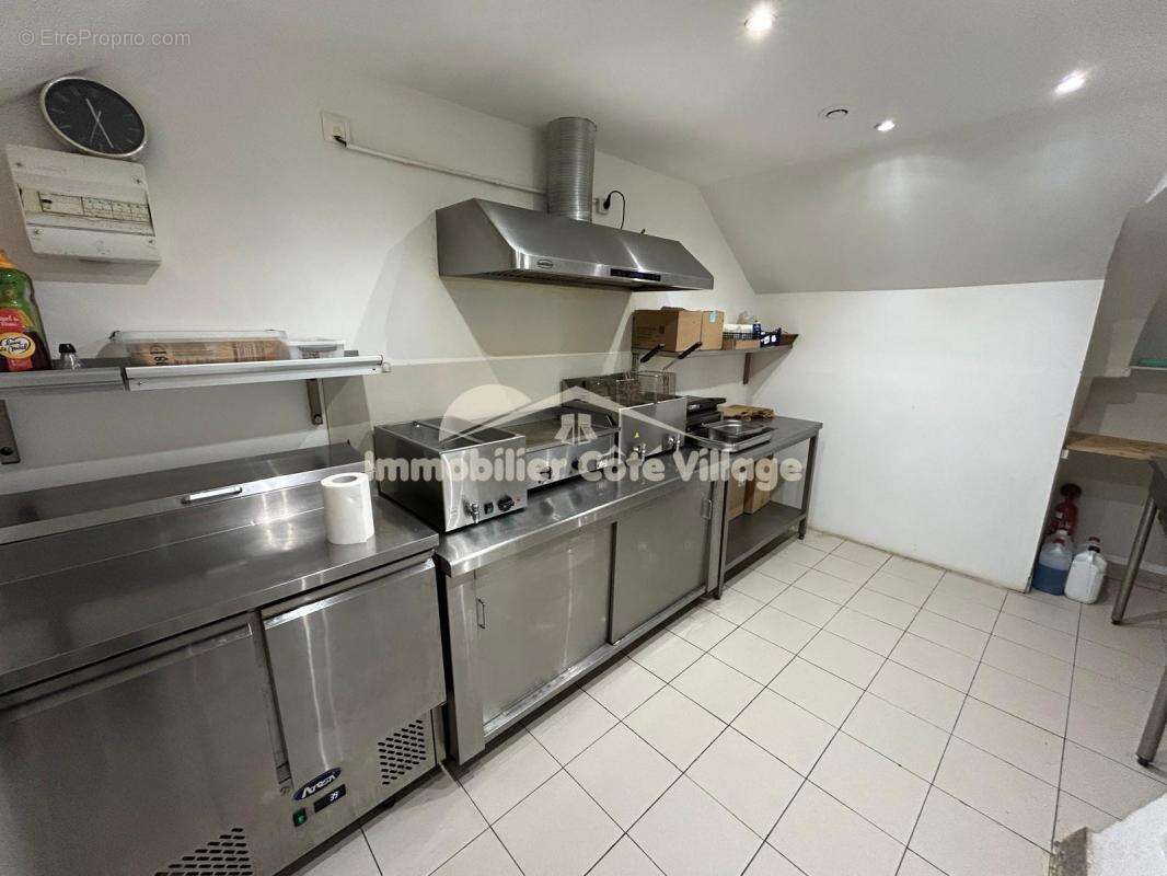 Commerce à L&#039;ESCARENE