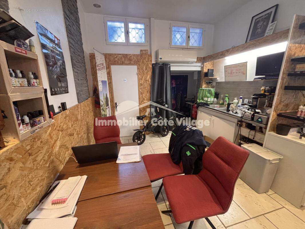 Commerce à LA TRINITE