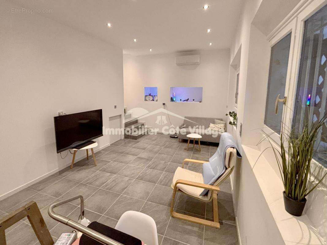 Commerce à LA TRINITE