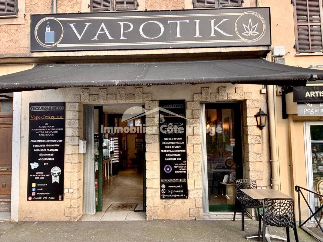 Commerce à LA TRINITE