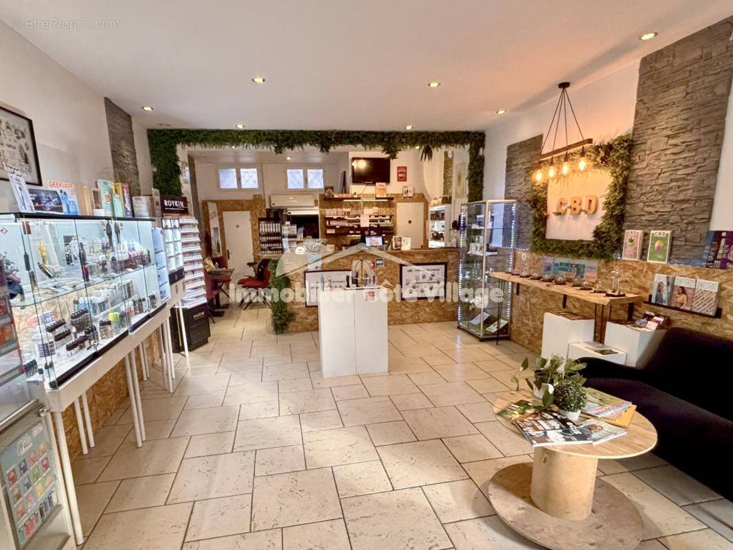 Commerce à LA TRINITE