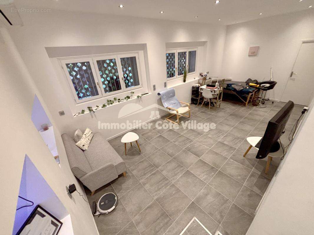 Commerce à LA TRINITE