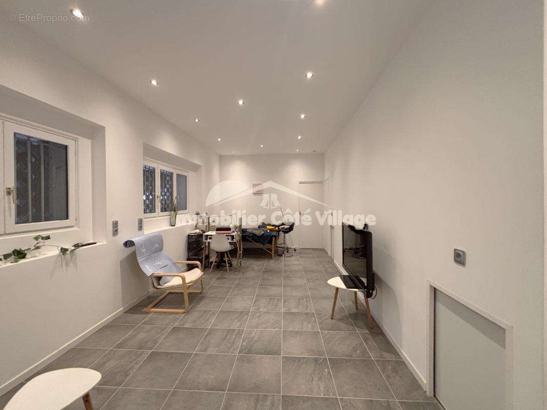 Commerce à LA TRINITE