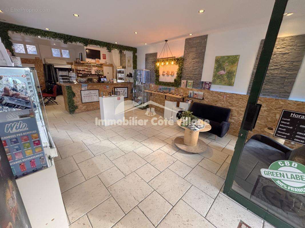 Commerce à LA TRINITE