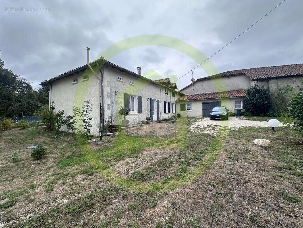 Maison à MONTEMBOEUF