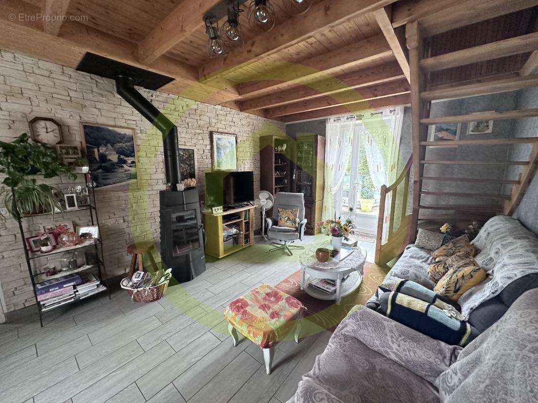 Maison à MONTEMBOEUF