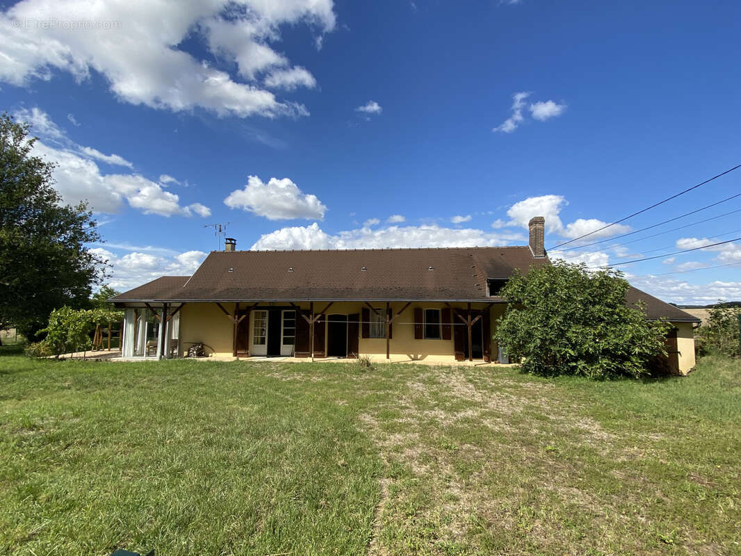 Maison à MONTCORBON