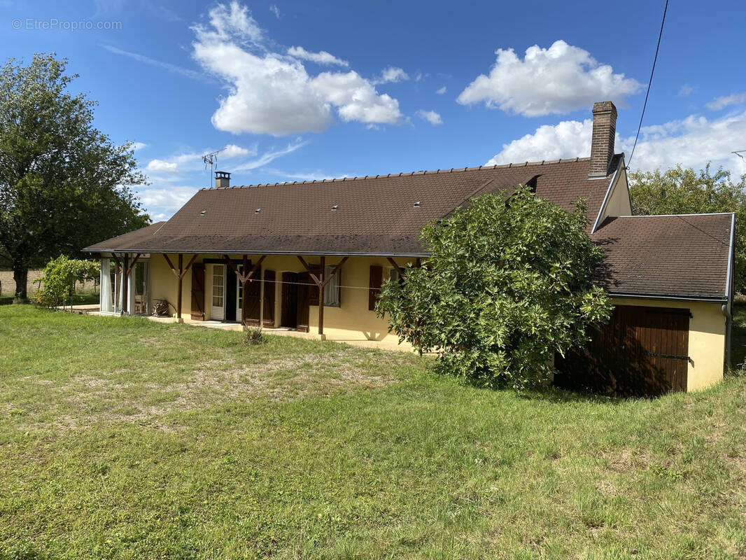 Maison à MONTCORBON