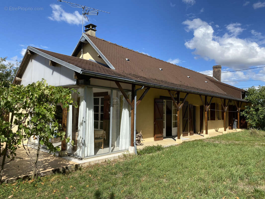 Maison à MONTCORBON