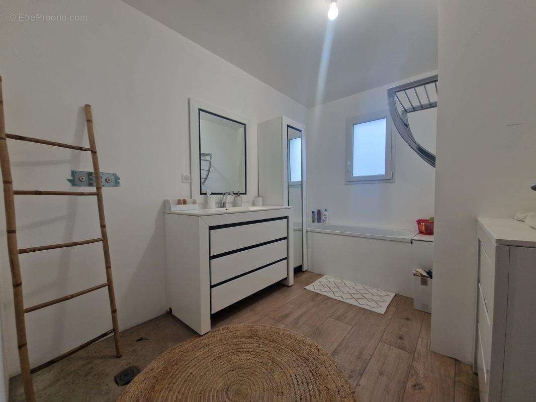 Maison à SAINT-CELERIN