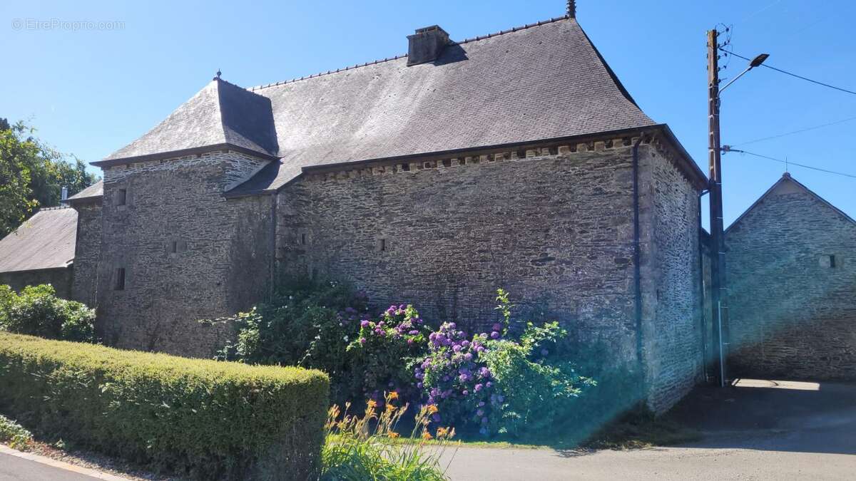 Maison à MERLEAC