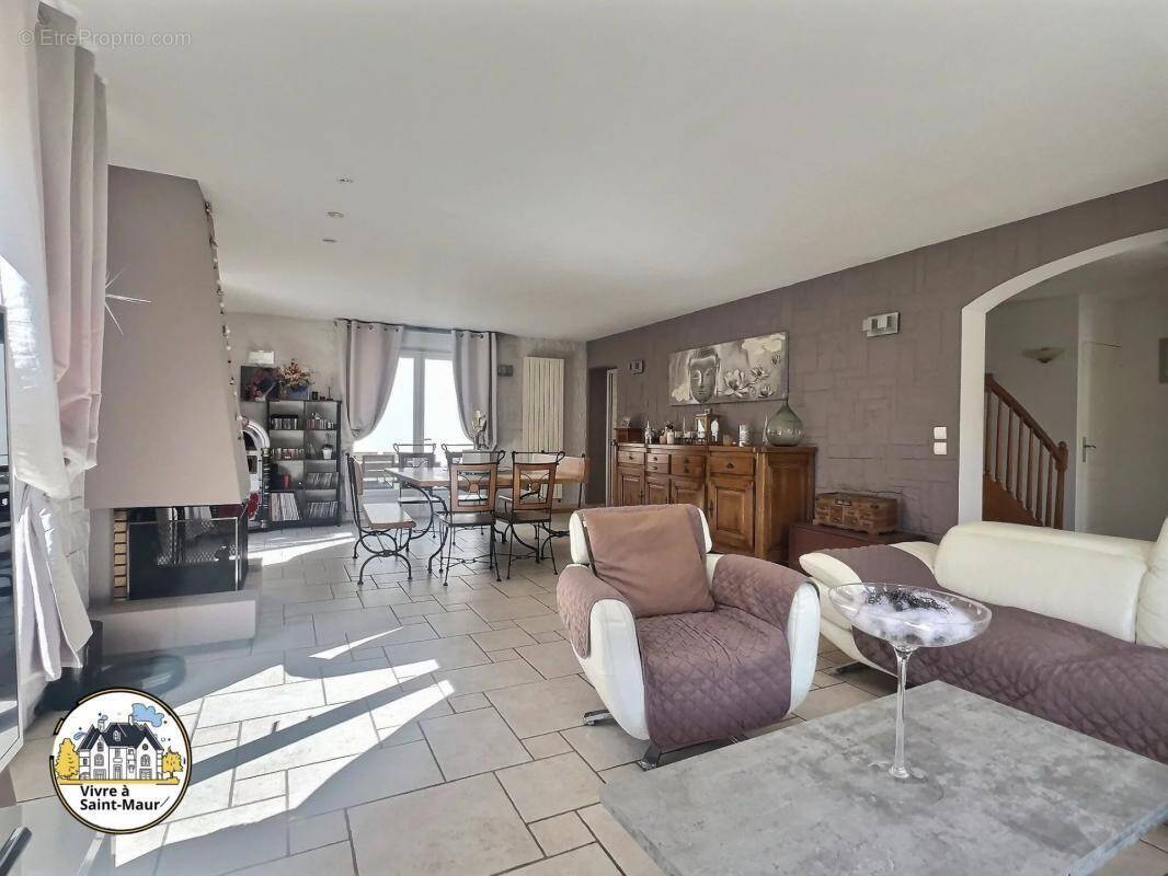 Maison à SAINT-MAUR-DES-FOSSES