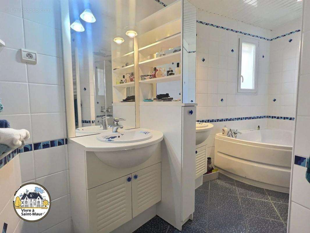 Maison à SAINT-MAUR-DES-FOSSES