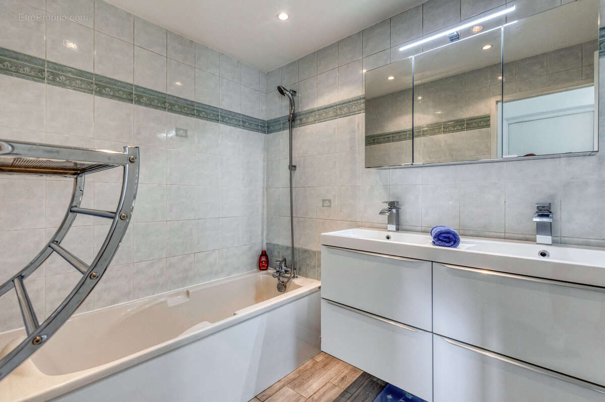 Appartement à LE PONT-DE-CLAIX