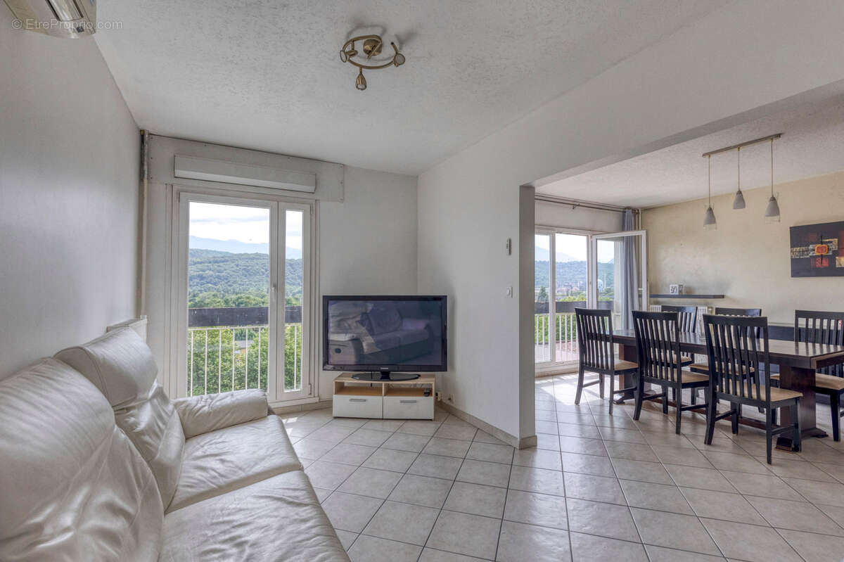 Appartement à LE PONT-DE-CLAIX