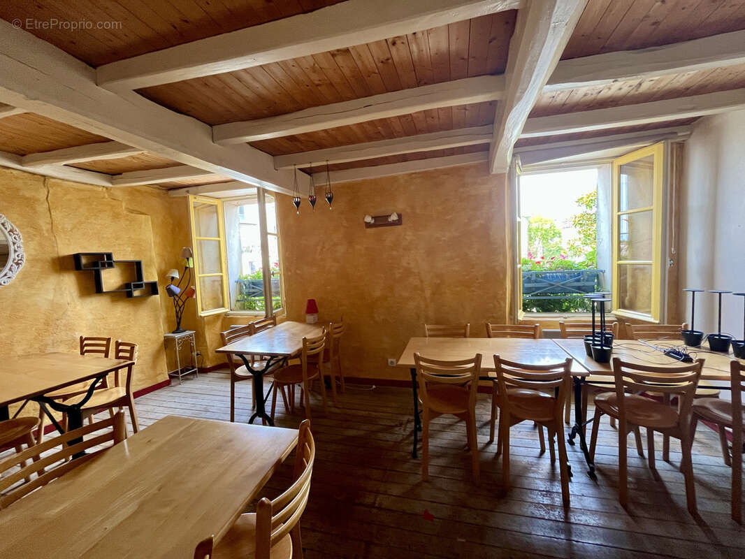 Commerce à MOUCHAMPS