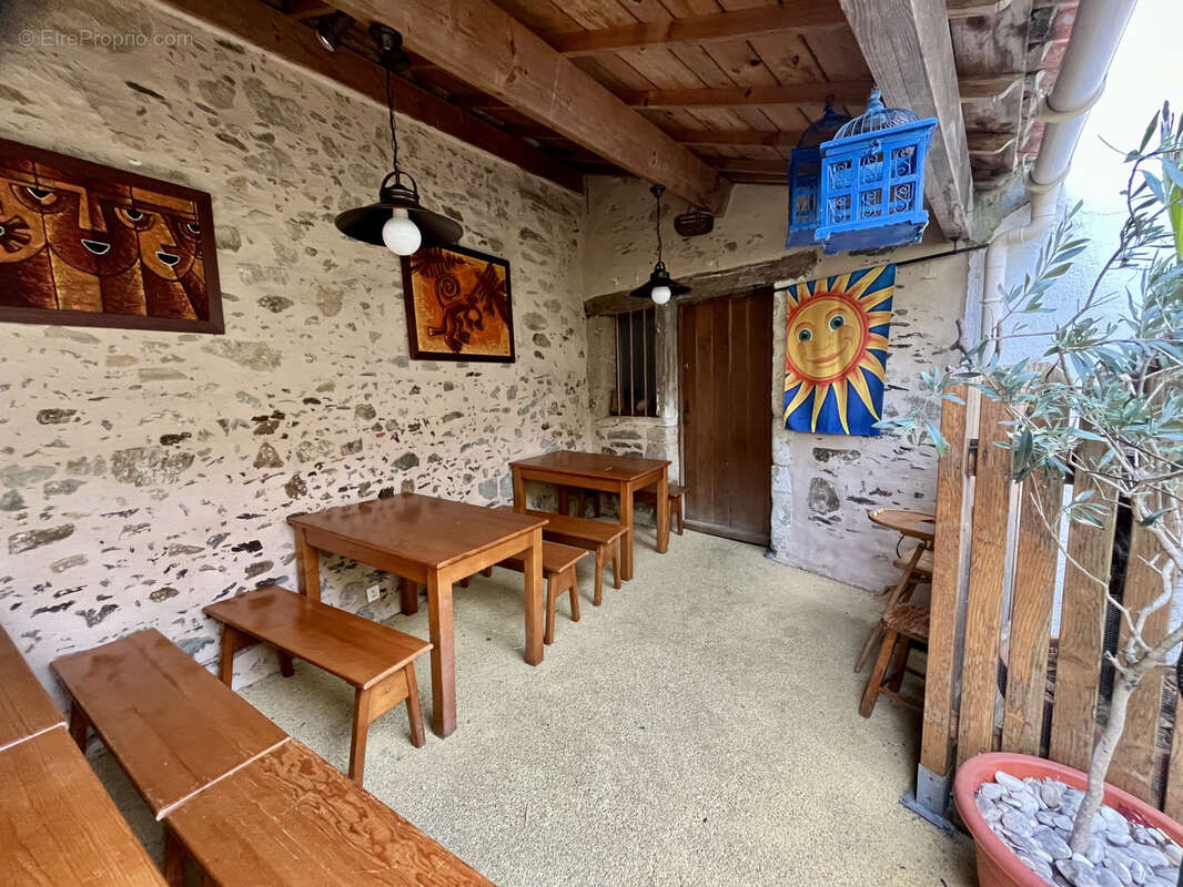 Commerce à MOUCHAMPS