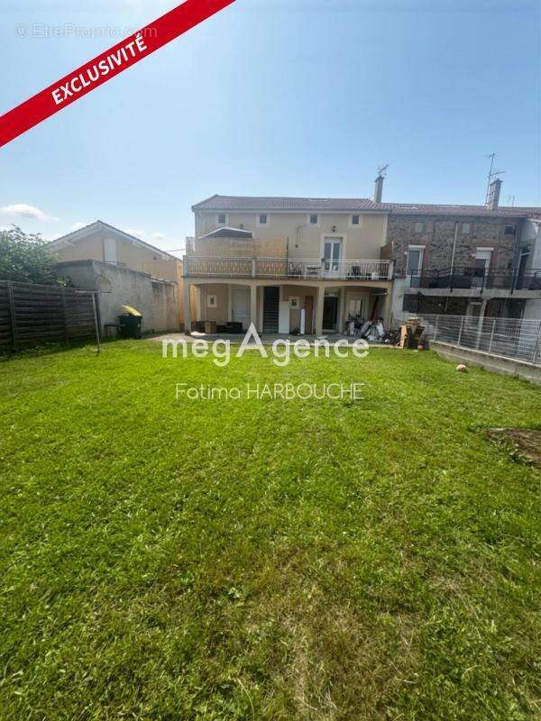 Appartement à LE CHAMBON-FEUGEROLLES