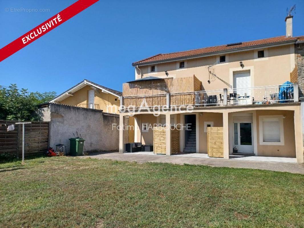 Appartement à LE CHAMBON-FEUGEROLLES