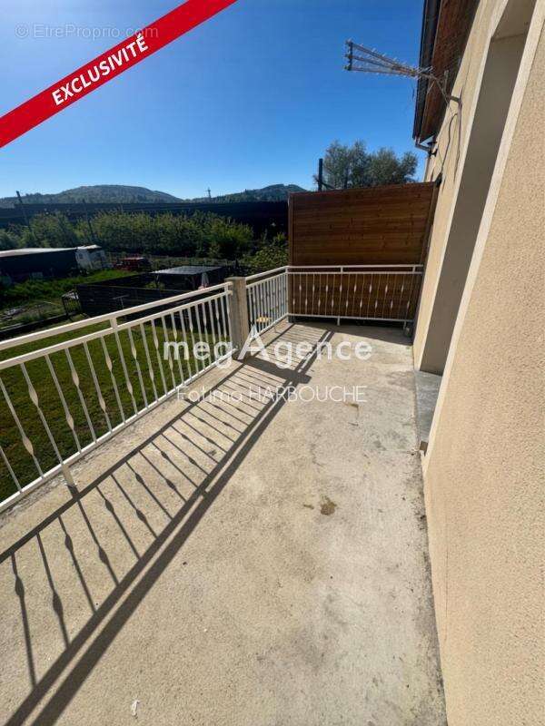 Appartement à LE CHAMBON-FEUGEROLLES