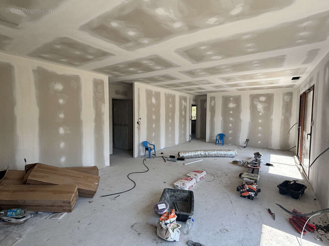 Maison à ESPINASSES