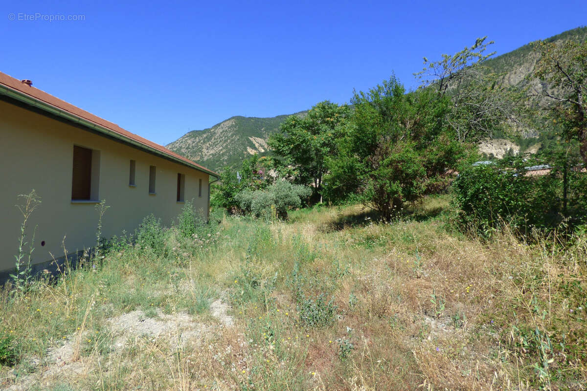 Maison à ESPINASSES